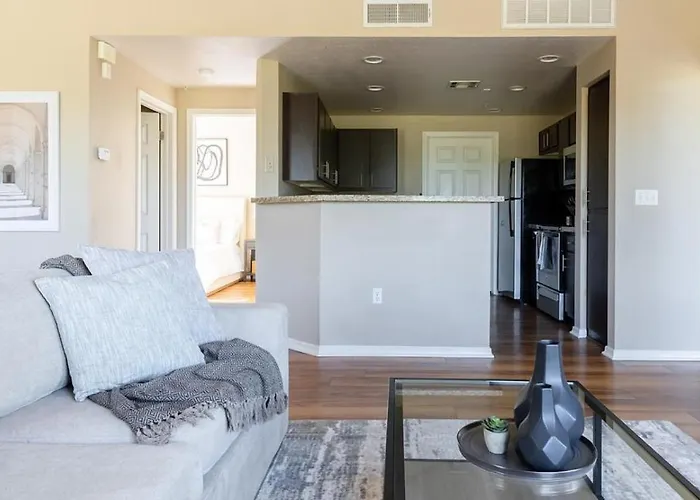 Apartment Landing Modern With Amazing Amenities *