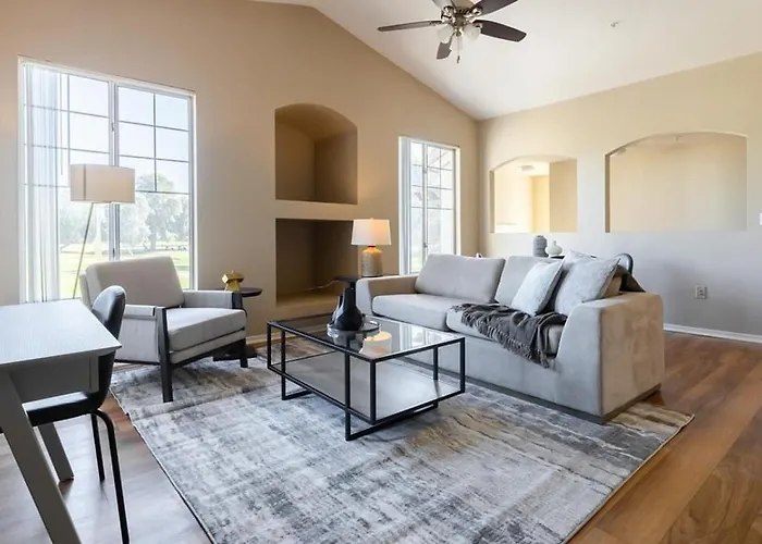 Apartment Landing Modern With Amazing Amenities Chandler
