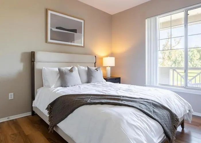 Landing Modern With Amazing Amenities Apartment