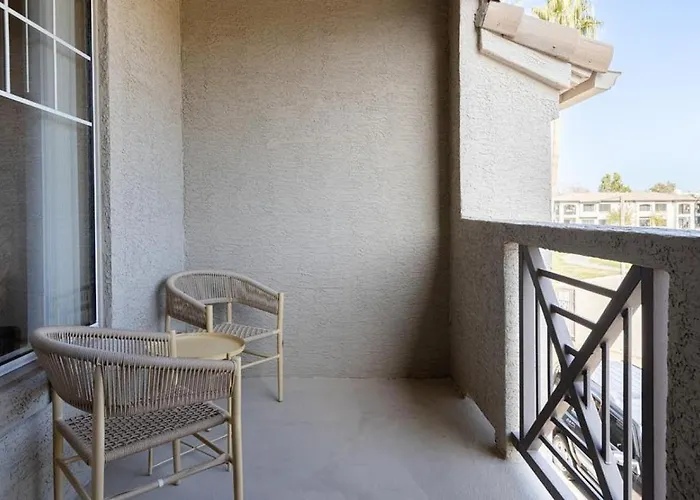 Apartment Landing Modern With Amazing Amenities Chandler